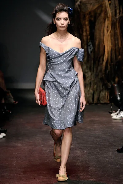 Look 3